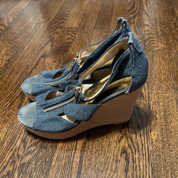 Michael Korrs Denim with gold zip wedges! Size 9! - Picture 6 of 7